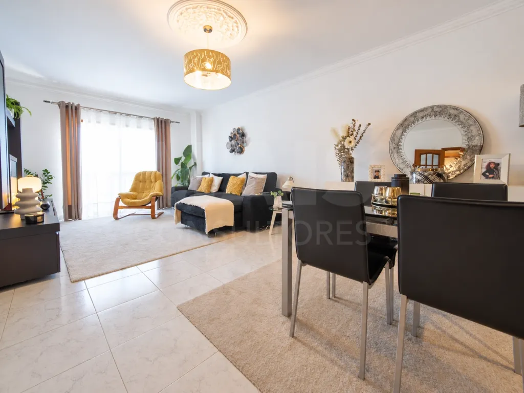 T3 no Carregado com excelentes areas com varanda e parqueamento