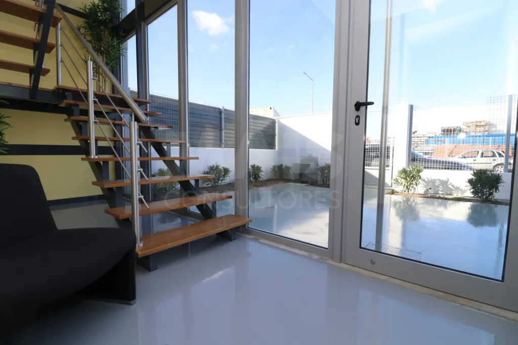 Pavilhão Industrial novo no Carregado com 624 m2 de Terreno e 312 m2 de Construção
