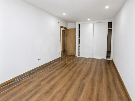 Apartamento T3 luminoso com amplo terraço e garagem e escelente. localizacao