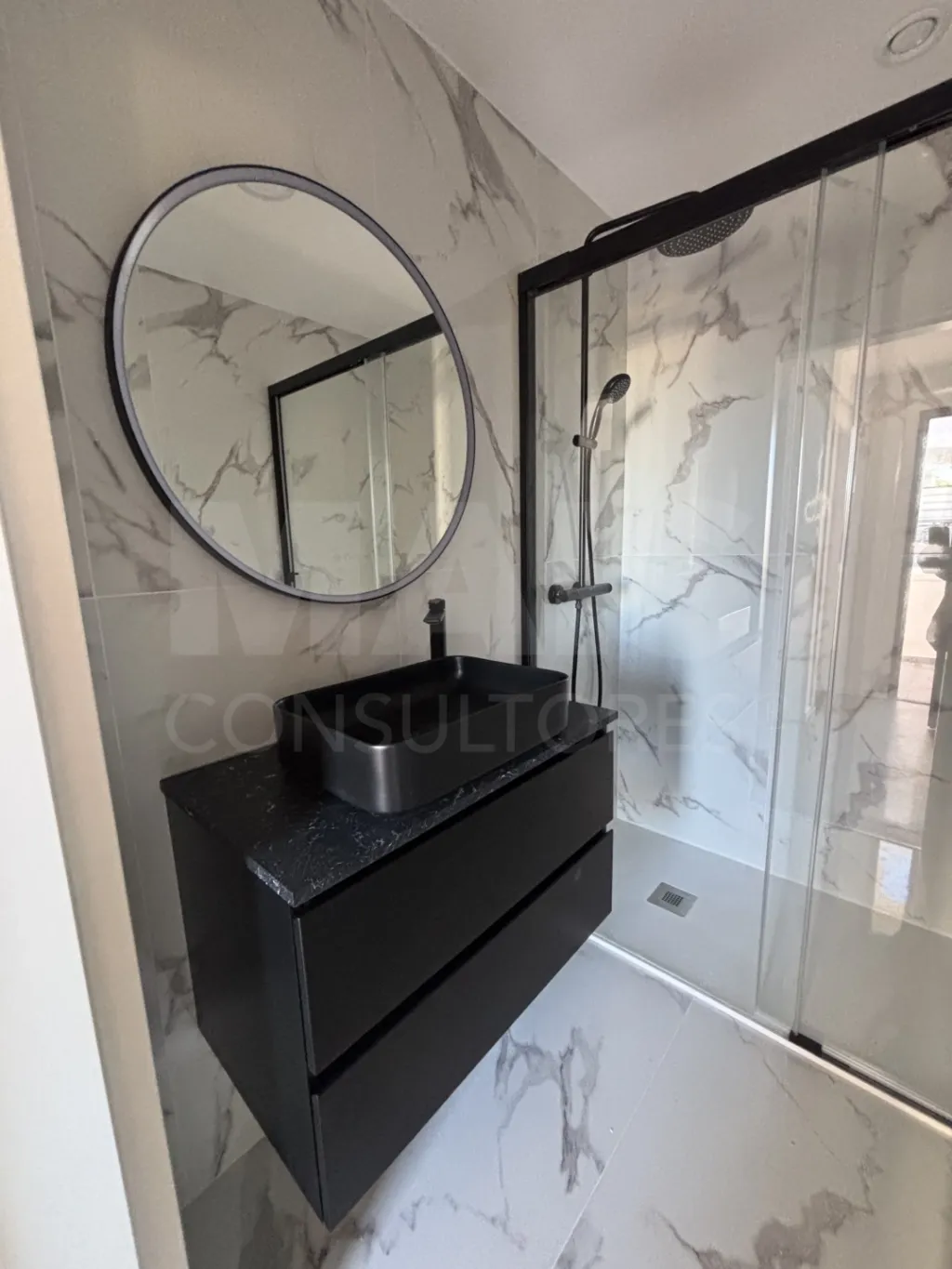 Prédio com três apartamentos T2 em Estoril - Cascais