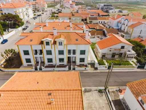 Semi-detached house T2+2 with terrace, garage box and barbecue near the beach
