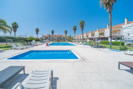 Moradia T3 totalmente remodelada no Condomínio Villas de Samorena em Samora Correia