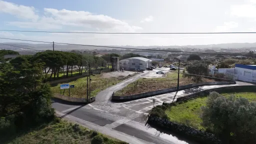 Armazém inserido em terreno de 9342m2 na Terrugem