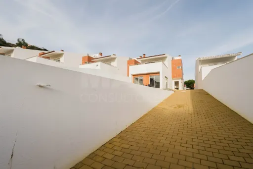 Moradia T4 com piscina, em São Martinho do Porto