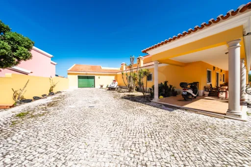 Moradia na Praia dos Super Tubos
