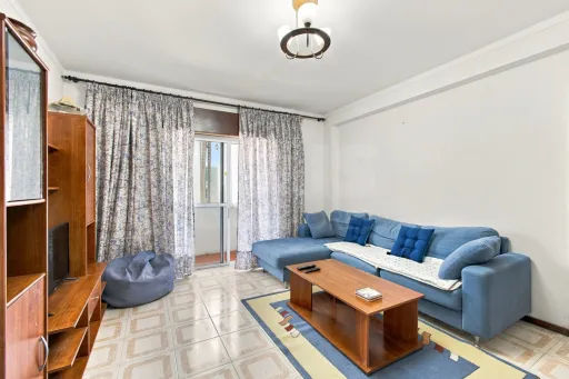 Apartamento T2 com marquise em Peniche