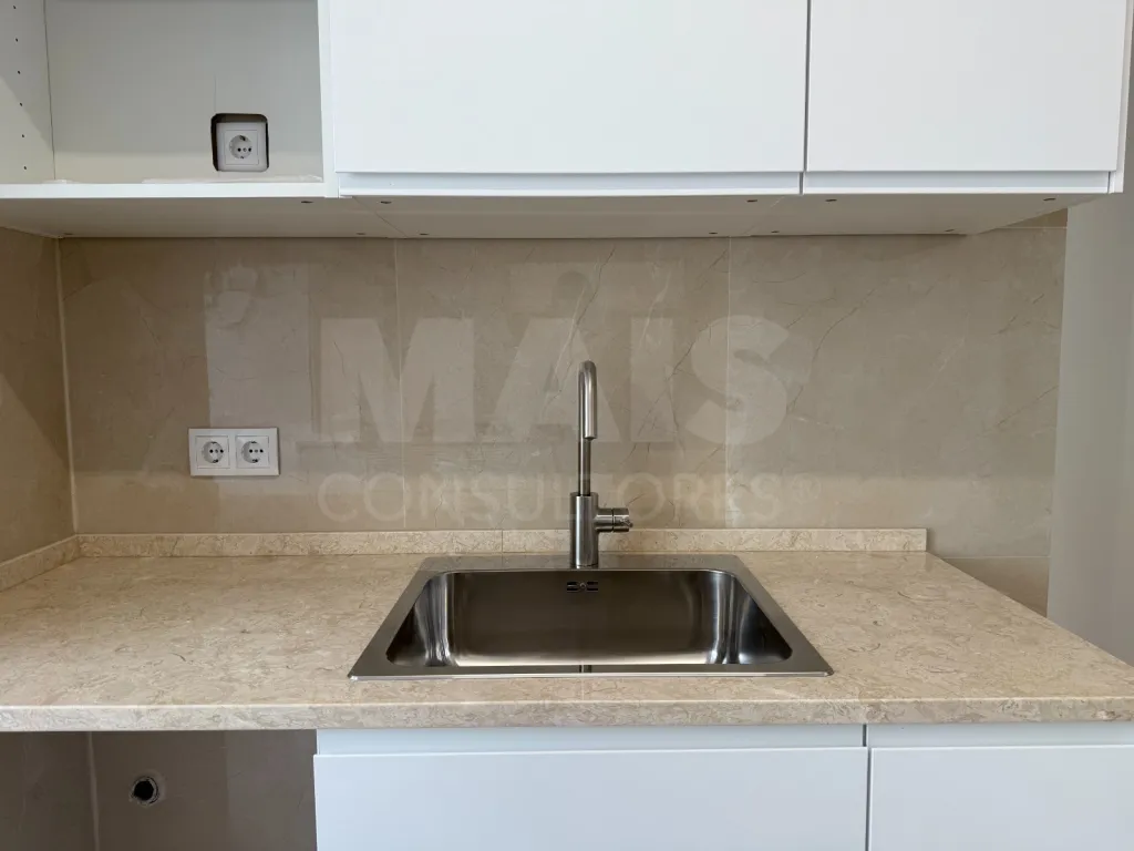 Refurbished 3-bedroom apartment in Damaia - Opposite the train station