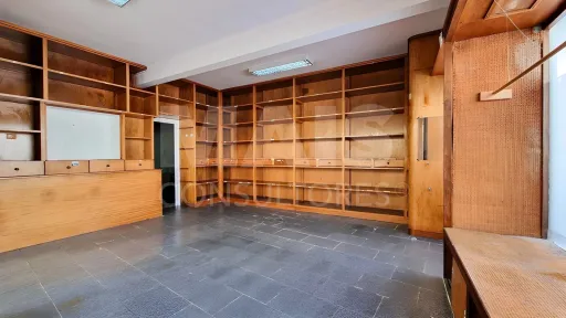 Prédio no Centro Histórico de Peniche com Elevado Potencial de Investimento e Rentabilidade