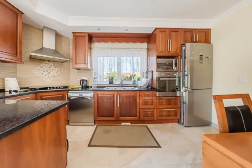 🏡 Renovated 3 Bedroom Single Storey House in Quiet Area - 13 Minutes from Peniche Beaches