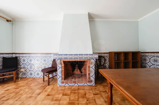 2-Bedroom Apartment with Private Backyards and Garage, 900 m from São Bernardino Beach