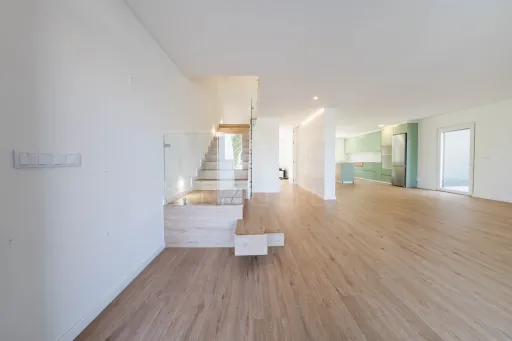Modern 3-Bedroom + 2, House with Ocean Views and a Panoramic Terrace