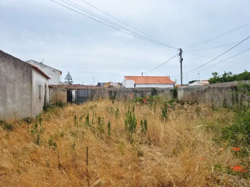 Moradia para Recuperação Total em Carregal, Óbidos | Lote de 490 m² | A apenas 3 km da Lagoa de Óbidos