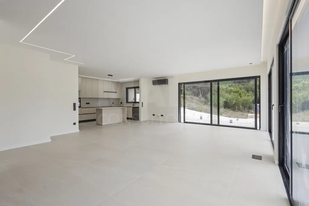 Moradia T3+1 NOVA com piscina em terreno de 2098m2