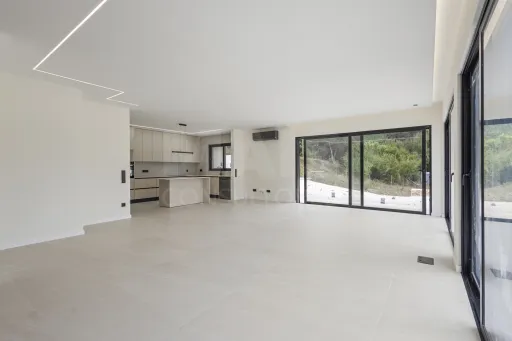 Moradia T3+1 NOVA com piscina em terreno de 2098m2