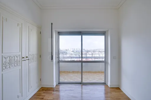 T5 no Lumiar - varandas e garagem