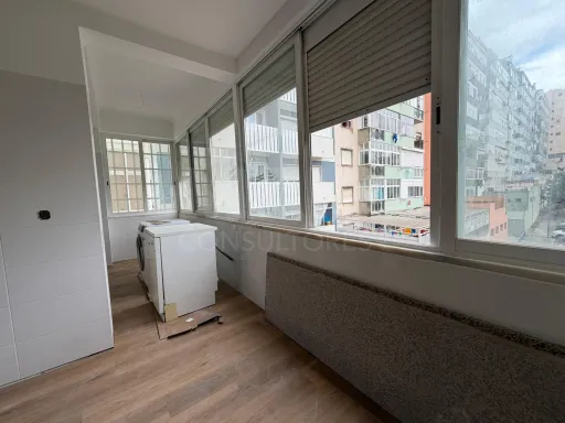 Apartamento T4 em Carnide