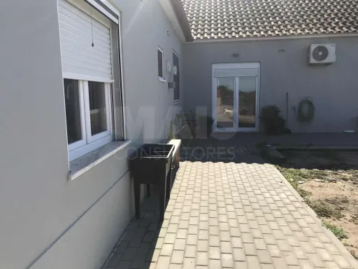 Quinta com moradia T4, piscina e anexos a 35 mint de Lisboa