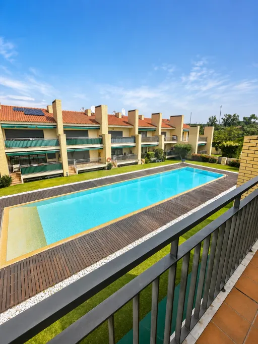 Magnifica moradia em banda, T3+2 localizada num condomínio privado, em Boliqueime.