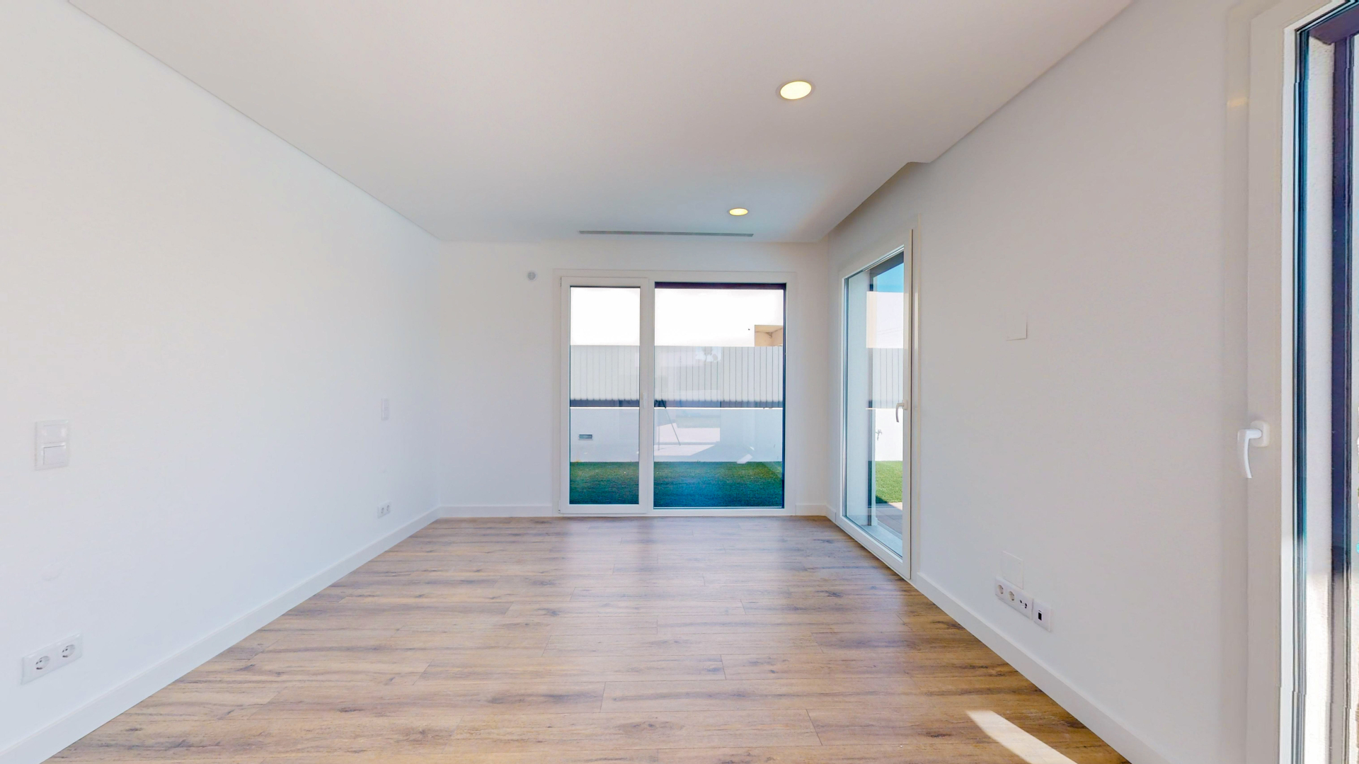 Moradias térreas T4 C\ 4 Suites e Piscina