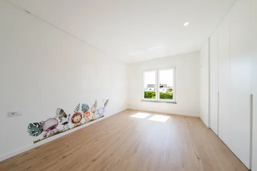 Moradia T3+2 Moderna com Vista Mar e Terraço Panorâmico