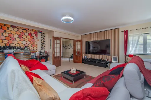 Moradia T4 com Piscina, Excelente Espaço Exterior em Carnota - Alenquer