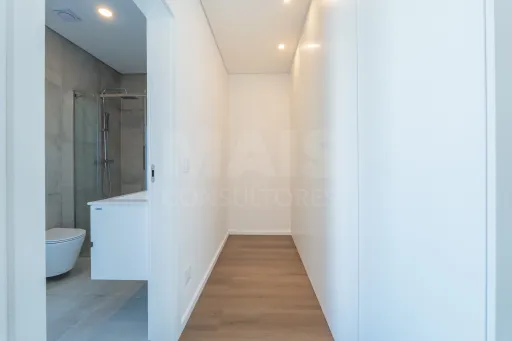 Moradia T3 contemporânea com piscina privada no Porto Alto