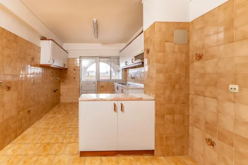 3 bedroom apartment with storage room in Samora Correia