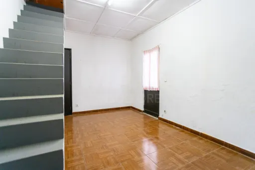 Moradia Térrea T2 para remodelar em Coruche-Vale Mansos