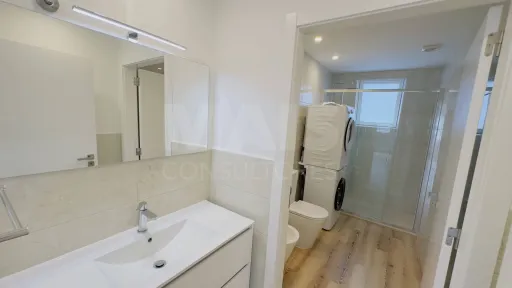 Apartamento T4 Totalmente Remodelado | Centro da Lourinhã | Espaço, Elegância e Conforto