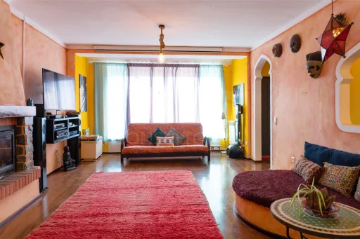 House with two independent dwellings, land and great investment potential next to Areia Branca beach.