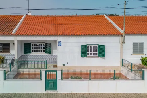 Moradia T3 com espaço exterior no centro de Salvaterra de Magos