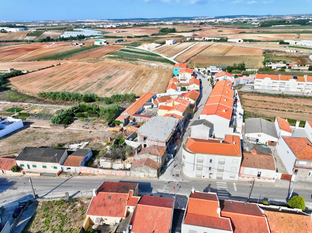 Apartamento T2 com Varanda & Parqueamento Privado, a 1 km da Praia da Consolação | Atouguia da Baleia – Peniche