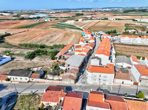2-Bedroom Apartment with Balcony & Private Parking, 1 km from Consolação Beach | Atouguia da Baleia – Peniche