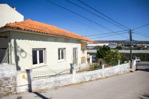 Moradia Térrea T3 com Terreno de 500 m² | Às Portas de Alcobaça