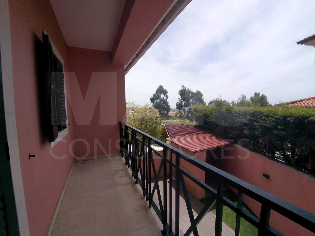 Moradia em Albarraque – A Oportunidade de Criar a Casa dos Seus Sonhos!