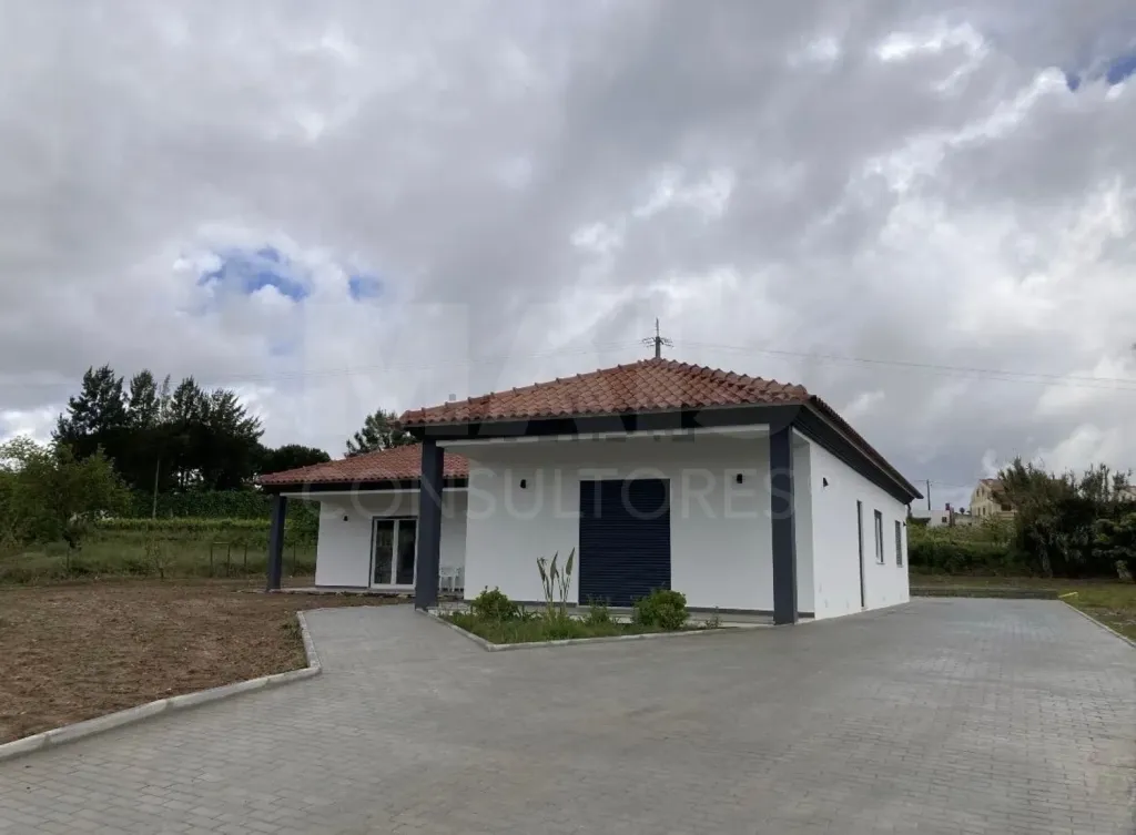 Moradia  T3 Independente na Vermelha
