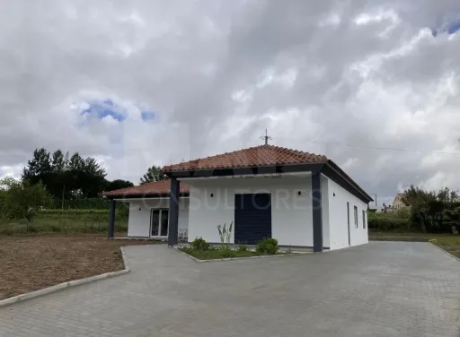 Moradia  T3 Independente na Vermelha