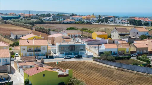 Moradia nova T4 com quintal e garagem