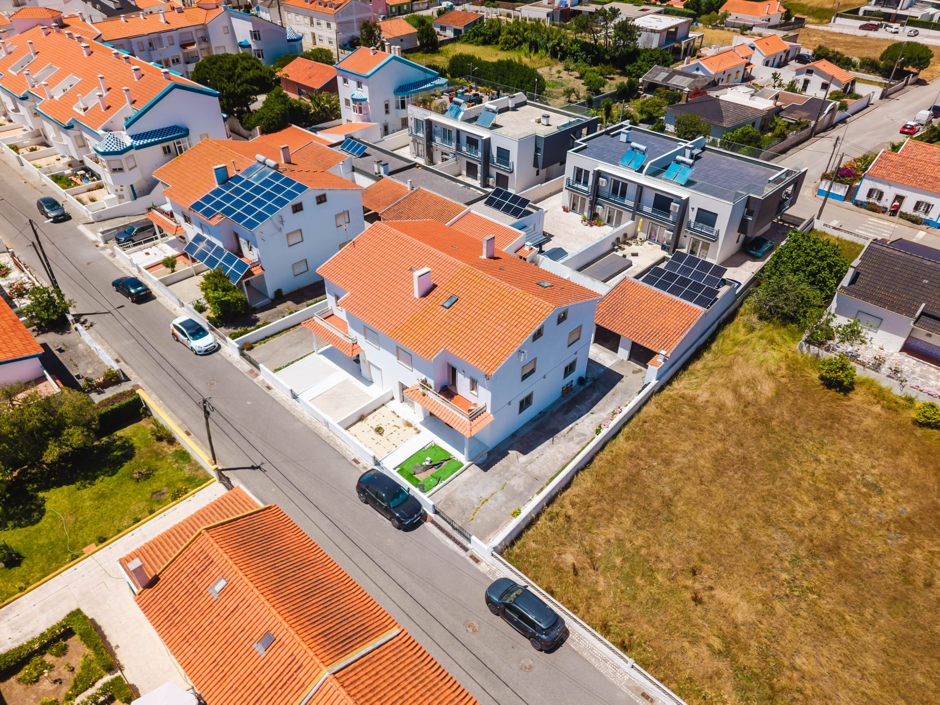 Apartamento T2 com Quintais Privativos e Garagem a 900 m da Praia de São Bernardino