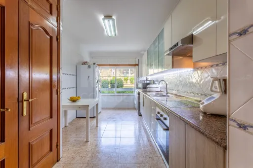T2 com Terraço Privativo e Garagem
