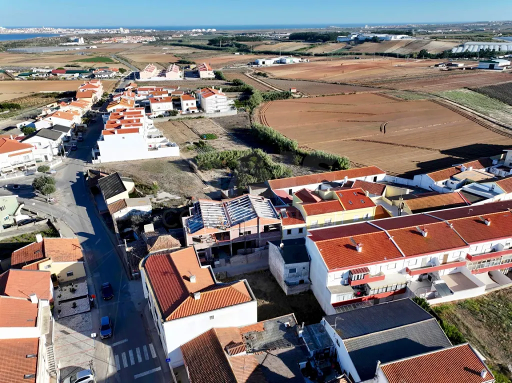 Apartamento T2 com Varanda & Parqueamento Privado, a 1 km da Praia da Consolação | Atouguia da Baleia – Peniche