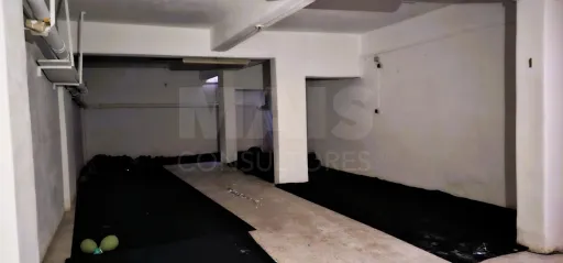 Loja com dois pisos, Póvoa de Santa Iria e Forte da Casa