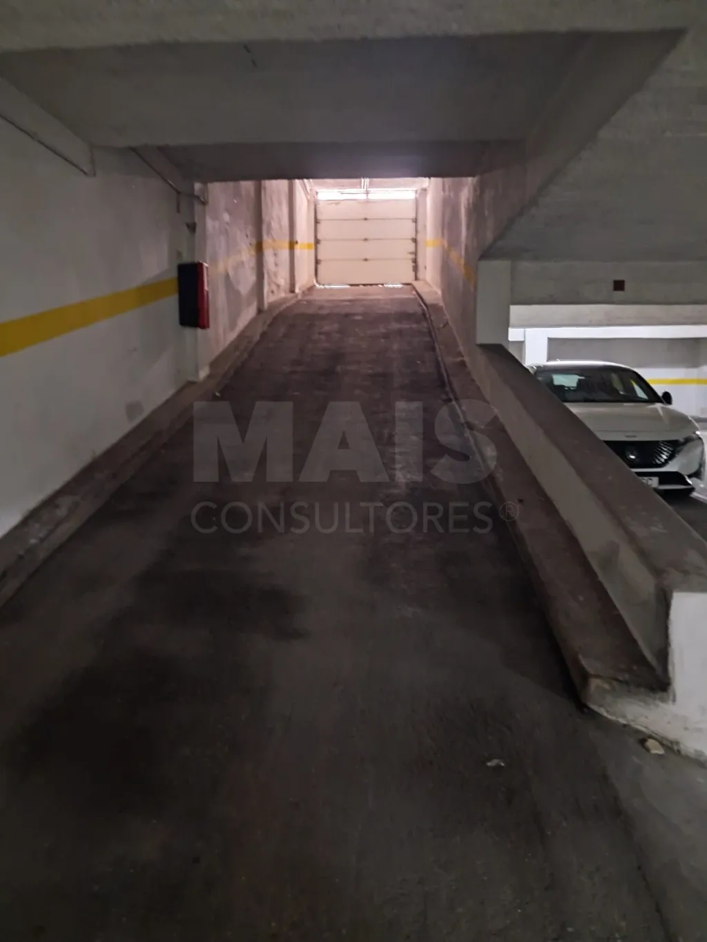 Parqueamento junto à Avenida 1º de Maio