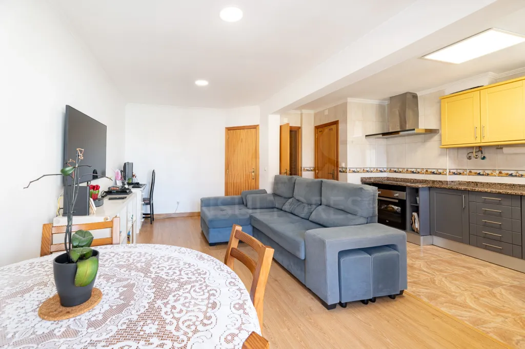 Apartamento T2 na Serra das Minas - Rio de Mouro com arrecadação e elevador