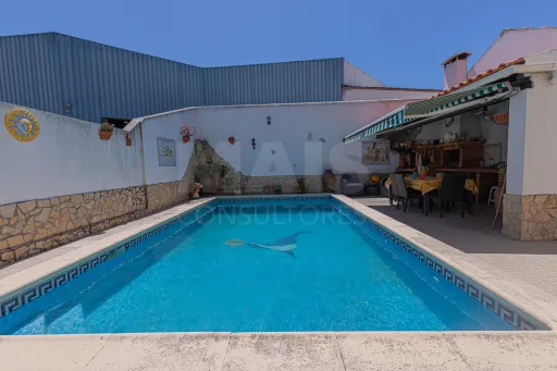 🏡✨ Moradia T4 em Alenquer com Piscina e Espaço de Convívio ao Ar Livre!