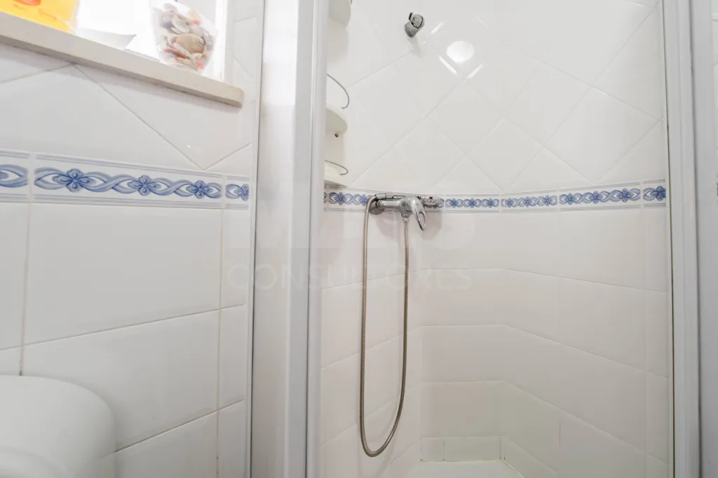 Apartamento T3 com Aquecimento Central, Garagem, Varandas e Arrecadações – Ferrel / Baleal