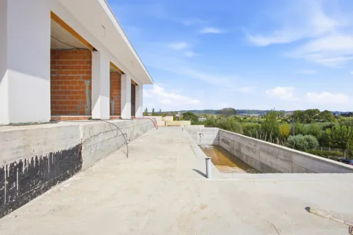 Moradia T4 com piscina em lote de 759m2 em Amoreira Óbidos