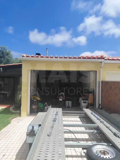 Moradia T4 com Jardim, Garagem e Churrasqueira no Centro de Olho Marinho – Óbidos