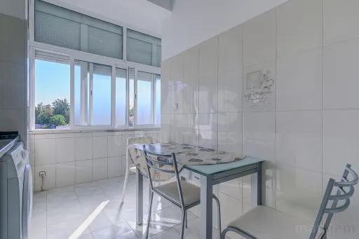 Apartamento T2 na Póvoa de Santo Adrião, Odivelas.