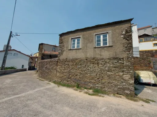 Moradia de Xisto em Ruina- Relva Velha.